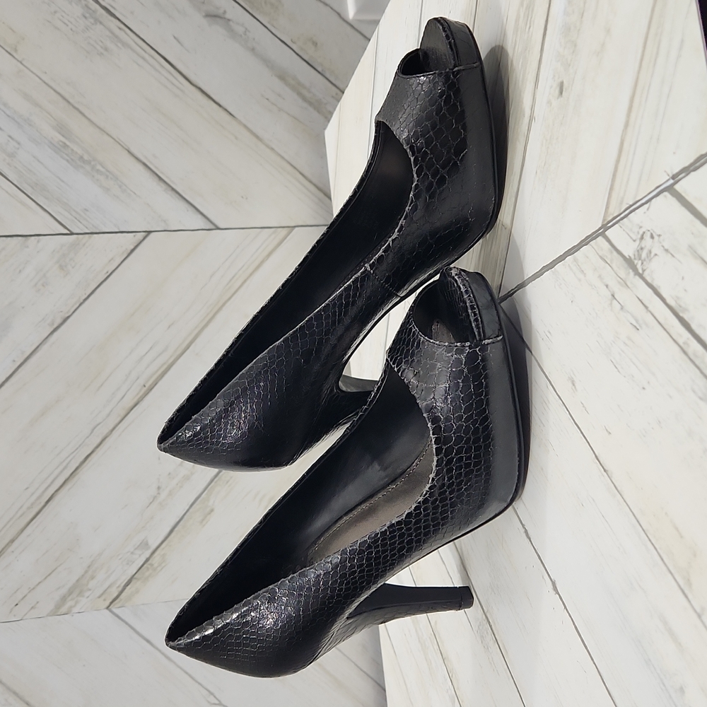 Y2K Fergalicious peep toe alligator/snake skin texture leather heels Size 6